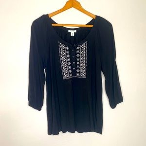 OLD NAVY BLACK & WHITE LONG SLEEVE SHIRT
